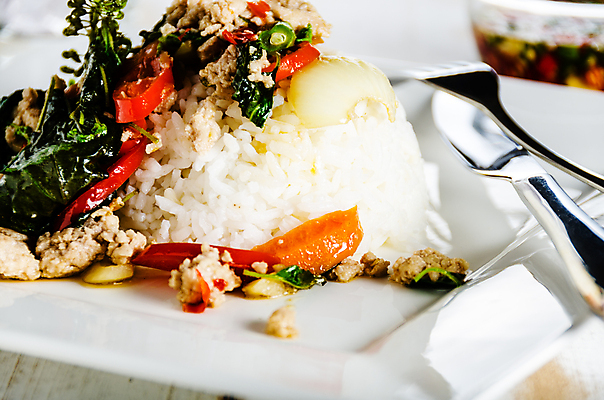 포토 JPG 해외이미지 전통 접시 아시아 음식 백그라운드 포크 채소 태국 고추 밥 건강 마늘 육류 돼지고기 요리 동양인 사람없음 빨간색 초록색 물 식당 계란 얼음 식사 저녁식사 튀김 흰색 신선 뜨거움 칼 맛 먹기 레몬 매움 바질 점심식사 해외202004 해외포토 자연요소 식기 나라 컬러 컨셉 과일 식재료 모션 인종 상점 알 파일형식 이미지허브