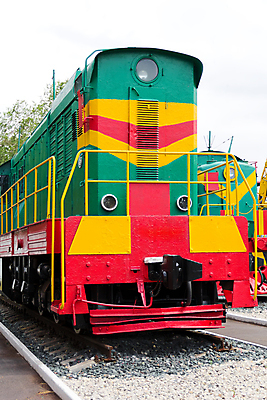 포토 JPG 해외이미지 유럽 도로 자동차 외벽 사람없음 기차 역 철 승합차 엔진 단상 디젤 러시아인 석탄 해외202004 해외포토 서양인 나라 길 육상교통 벽 교통시설 승용차 대중교통 파일형식 이미지허브