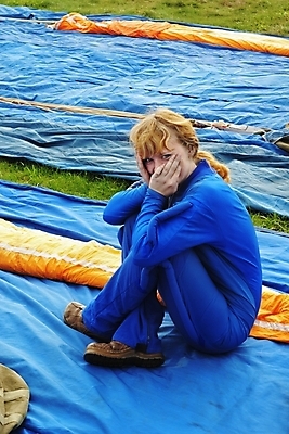 포토 JPG 해외이미지 백인 여자 날개 바람 날씨 한명 여름 파란색 어둠 침묵 벨트 던지기 계획 공항 헬멧 위험 속도 섬광 지원 해외202004 해외포토 자연요소 서양인 1 잡화 계절 컬러 컨셉 교통시설 모션 사람 소리 보호장비 파일형식 이미지허브