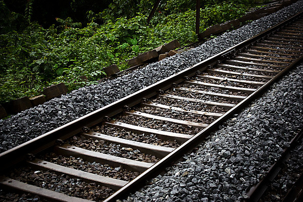 포토 JPG 해외이미지 선 넥타이 사람없음 기차 게이지 무한 선로 철강 그리너리 소멸 해외202004 해외포토 잡화 육상교통 대중교통 파일형식 트랜드컬러 이미지허브