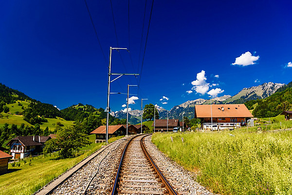 포토 JPG 해외이미지 구름 도로 길 선 여행 밭 교통시설 자연 하늘 미래 주택 항해 파노라마 풍경 사람없음 야외 초록색 여름 파란색 태양 마을 기차 숲 방향 철 스위스 창고 언덕 서식 장면 멀리 건너기 무한 방법 선로 철강 평야 수평선 해외202004 해외포토 자연요소 계절 유럽 육상교통 컬러 교통 컨셉 농업 배_교통 모션 대중교통 촬영기법 건물 시설 생태계 파일형식 이미지허브