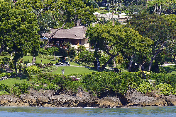 포토 JPG 해외이미지 아시아 음식 모래 바다 섬 여행 의자 가족 탁자 하늘 엄마 휴가 사람없음 파란색 여행객 식당 흰색 깃발 해산물 발리 인도네시아 해외202004 해외포토 나라 컬러 가구 관계 사람 상점 파일형식 이미지허브