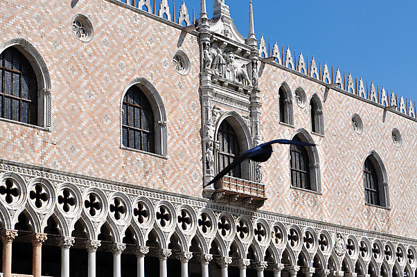 포토 JPG 해외이미지 섬 중년 건축양식 사람없음 봄 이탈리아 도시 중세 역사 4월 지중해 베네치아 타운 석호 해외202004 해외포토 계절 건축 유럽 바다 성인 날짜 파일형식 이미지허브
