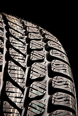 포토 JPG 해외이미지 겨울 패턴 자동차 새로움 사람없음 검은색 바퀴 닫기 질감 타이어 고무 해외202004 해외포토 계절 육상교통 컬러 컨셉 무늬 모션 파일형식 이미지허브