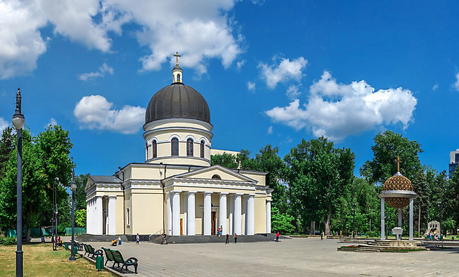 포토 JPG 해외이미지 전통 공원 유럽 기독교 종교 도로 길 시계 조각 여행 건축양식 거리 풍경 사람없음 야외 건물 여름 도시풍경 성당 교회 탑 종 도시 센터 역사 타운 루마니아 천연기념물 공화국 해외202004 해외포토 건축물 계절 공공시설 건축 나라 종교건축 교통시설 파일형식 이미지허브