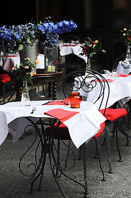 포토 JPG 해외이미지 꽃 음료 음식 의자 탁자 호텔 휴가 발렌타인데이 요리 사람없음 장식 컬러풀 장미 금속 식당 저녁식사 프랑스 맛 서비스 프랑스어 리옹 스타일 파리(프랑스) 해외202004 해외포토 식물 문자 유럽 컬러 가구 컨셉 데이이벤트 재질 숙소 상점 식사 파일형식 이미지허브