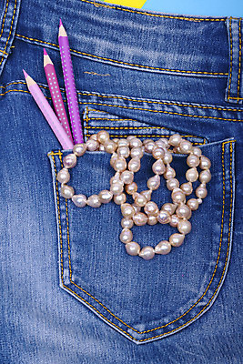 포토 JPG 해외이미지 디자인 드레스 옷 줄 백그라운드 목걸이 장신구 바지 발렌타인데이 선물 사람없음 파란색 유행 청바지 직물 면 화려 클래식 고급 우아함 주머니 바느질 보석 묘사 질감 보물 내추럴 스타일 해외202004 해외포토 컬러 컨셉 데이이벤트 하의 광석 파일형식 이미지허브