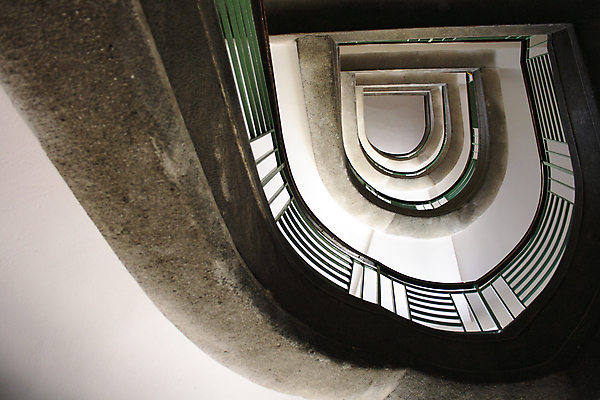 포토 JPG 해외이미지 외관 선 건축양식 출입구 거리 안전 사람없음 건물 도시풍경 계단 금속 어둠 시험 긴급 도시 위험 신비 탈출 휴양지 법 좁은 획득 재촉 떠남 방법 옛날 철강 혼자 현실 필요 해외202004 해외포토 건축물 교육 건축 컨셉 모션 재질 풍경 장소 파일형식 이미지허브