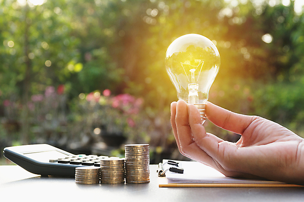 포토 JPG 해외이미지 직업 손 디자인 남자 백그라운드 컨셉 인터넷 비즈니스 전구 사업가 통신 상상 유리 탁자 아이디어 관리 창조 사람없음 노트북 빛 컴퓨터 사무실 디지털 공책 힘 에너지 램프 타이핑 잡기 작업 네트워크 닫기 디자이너 혁명 광 발명 선견지명 이해 해외202004 해외포토 가구 모션 재질 문구용품 조명 사람 신체부위 전자제품 파일형식 이미지허브