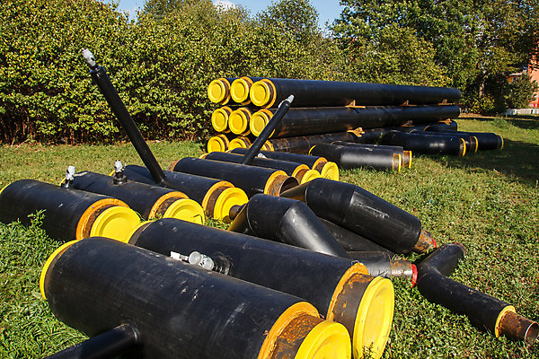 포토 JPG 해외이미지 디자인 산업 패턴 새로움 사람없음 초록색 노란색 쌓기 검은색 장비 원형 닫기 플라스틱 보따리 튜브 배수구 폐수 하수 많음 해외202004 해외포토 도형 컬러 컨셉 무늬 모션 재질 물 환경오염 파일형식 이미지허브