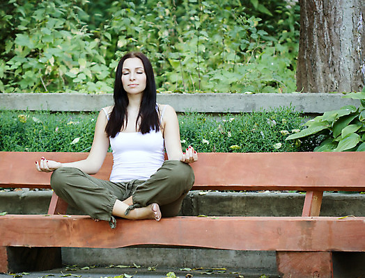 포토 JPG 해외이미지 백인 1 라이프스타일 웰빙 여자 신체 요가 맨발 자연 휴식 건강 한명 사람 앉기 야외 초록색 운동 침묵 활발 흰색 영혼 닫기 집중 명상 위치 유일 해외202004 해외포토 서양인 컬러 컨셉 모션 발 생활 소리 생태계 파일형식 이미지허브