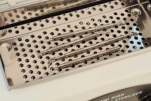 포토 JPG 해외이미지 직업 과학 백그라운드 건조 건강 치과 병원 사람없음 치료 약 금속 기계 장비 간호사 기구 공구 수술 실험실 치아 위생 수증기 치과의사 온도 외과 박테리아 돌봄 소독 위생관리 철강 살균 해외202004 해외포토 의학 모션 재질 실험 관리 의료진 의사 도구 소화기관 파일형식 이미지허브