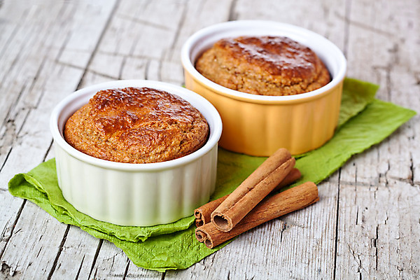 포토 JPG 해외이미지 전통 종이 음식 크리스마스 2 탁자 디저트 요리 사람없음 목재 초록색 갈색 쿠키 케이크 주방 빵집 시골 신선 도자기 원형 막대기 달콤 12월 시리얼 굽기 향신료 서식 냅킨 반죽 향 번 시나몬 홈메이드 해외202004 해외포토 도형 나무 기념일 빵 컬러 가구 재료 상점 날짜 맛 구이 만들기 향미료 파일형식 이미지허브