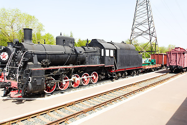 포토 JPG 해외이미지 유럽 도로 자동차 외벽 사람없음 기차 역 철 승합차 엔진 단상 디젤 러시아인 석탄 해외202004 해외포토 서양인 나라 길 육상교통 벽 교통시설 승용차 대중교통 파일형식 이미지허브