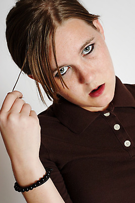 포토 JPG 해외이미지 학생 손 응시 시선 여자 얼굴 어린이 청소년 노동자 한명 사람 10대 청춘 분노 표현 업무 입 종업원 세대 노려봄 반항 나쁜 섬광 펑크 해외202004 해외포토 직업 1 감정 컨셉 모션 표정 신체부위 작업 파일형식 이미지허브