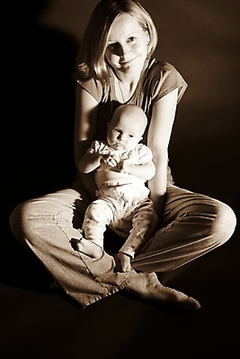 포토 JPG 해외이미지 백인 여자 딸 행복 얼굴 어린이 가족 엄마 주택 함께함 건강 사랑 안전 사람 앉기 성인 두명 아기 잡기 달콤 보호 작음 무릎 부드러움 마야 결백 돌봄 취급주의 해외202004 해외포토 서양인 감정 컨셉 관계 모션 경고 건물 신체부위 감각 맛 크기 마야문명 파일형식 이미지허브