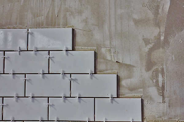 포토 JPG 해외이미지 패턴 건축양식 노동자 새로움 바닥 주택 사람없음 내부 건물 빛 쌓기 놀람 욕실 흰색 최고 업무 도자기 수리 작음 타일 묘사 시멘트 설치 업그레이드 완벽 줄서기 많음 해외202004 해외포토 직업 건축물 건축 감정 컬러 컨셉 무늬 모션 표정 작업 크기 파일형식 이미지허브