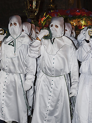 포토 JPG 해외이미지 전통 손 유럽 기독교 종교 문화 컨셉 십자가 왕관 부활절 사람 여러명 사람없음 교회 믿음 성경 희망 기도 축하 죽음 예수 조직 영혼 스페인 성자 심볼 열정 신성 단계 귀족 신앙심 행진 해외202004 해외포토 기념일 감정 나라 다수 종교용품 종교건축 모션 건물 신체부위 신_종교 파일형식 이미지허브