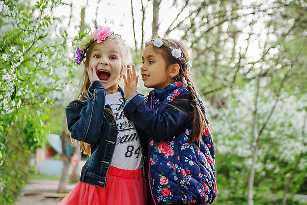 포토 JPG 해외이미지 나무 백인 손 계절 공원 여자 꽃잎 꽃 행복 감정 분홍색 잎 자연 놀이 사랑 미소 사람 야외 두명 초록색 여름 빛 컬러풀 정원 일몰 놀람 봄 기쁨 벚꽃 가을 표현 잡기 뉴스 긍정 충격 내추럴 해외202004 해외포토 서양인 식물 공공시설 컬러 컨셉 모션 표정 신체부위 노을 생태계 파일형식 이미지허브