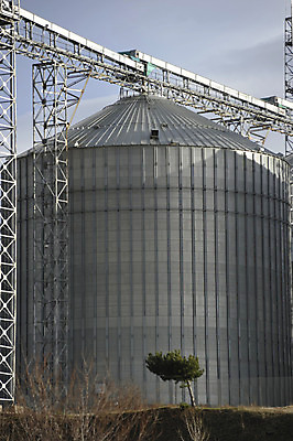 포토 JPG 해외이미지 농업 사다리 사람없음 빛 농작물 농장 상점 쓰레기통 시골 은색 큼 낟알 밀 보리 수납 골절 사일로 철강 해외202004 해외포토 산업 컬러 의학 곡류 도구 크기 파일형식 이미지허브