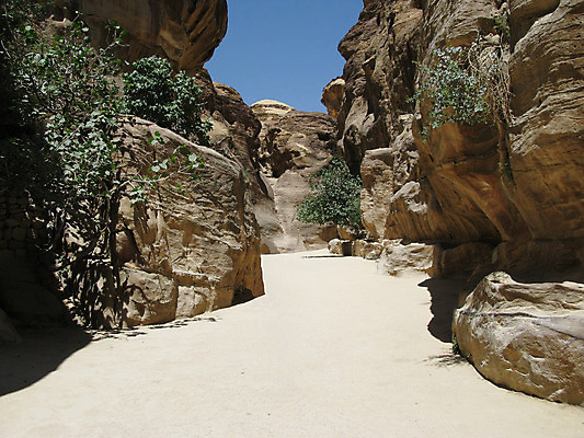 포토 JPG 해외이미지 여행 하늘 휴가 산 사람없음 여행객 골짜기 사막 바위 동쪽 발견 고고학 아랍어 요르단 이국적 해외202004 해외포토 교육 중동 자연 사람 돌_바위 방향 파일형식 이미지허브