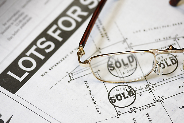 포토 JPG 해외이미지 안경 비즈니스 모션 성공 부동산 새로움 주택 사람없음 금융 판매 시장 재산 땅 사인 주인 제비 대출 개발 부동산중개인 진짜 많음 해외202004 해외포토 잡화 컨셉 조류 건물 경제 중개인 파일형식 이미지허브