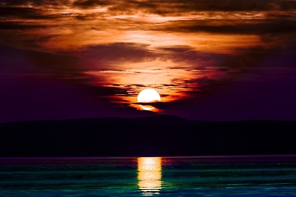 포토 JPG 해외이미지 행복 실루엣 호수 파도 바다 백그라운드 자연 벽지 하늘 산 사람없음 빨간색 물 빛 태양 반사 일출 어둠 황혼 일몰 새벽 기쁨 젖음 뜨거움 황금 저녁 진홍색 설정 파라다이스 해외202004 해외포토 자연요소 감정 컬러 촬영기법 노을 야간 생태계 파일형식 이미지허브