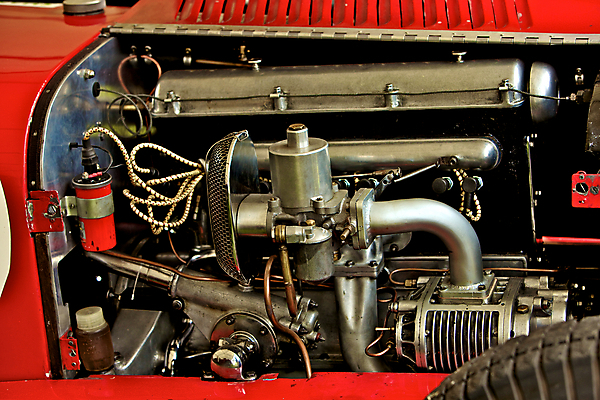 포토 JPG 해외이미지 1 산업 도로 여행 부분 교통시설 자동차 실내 이벤트 사람없음 빨간색 금속 기계 골동품 긴급 레이싱 오픈 운전사 클래식 닫기 서비스 속도 타이어 무릎 연료 시끄러움 공식 엔진 정비공 공학 보닛 모터 연소 레이서 선로 자동 철강 힘찬 해외202004 해외포토 직업 교육 길 육상교통 컬러 교통 컨셉 모션 재질 시합 내부 신체부위 기술자 시설 파일형식 이미지허브