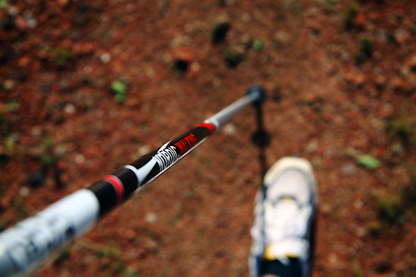 포토 JPG 해외이미지 라이프스타일 스포츠 여행 포즈 신발 자연 건강 사람없음 야외 갈색 걷기 하이킹 에너지 흰색 막대기 사인 양발 해외202004 해외포토 컬러 모션 레저 생활 생태계 파일형식 이미지허브