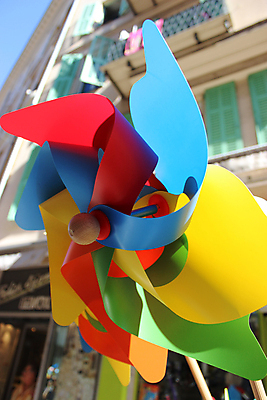 포토 JPG 해외이미지 라이프스타일 계절 행복 어린이 여행 백그라운드 컨셉 무지개 장난 건축양식 놀이 바람 휴가 휴식 사람없음 야외 초록색 환경 풍차 에너지 프랑스 바퀴 보호 만족 적재 환풍기 생태학 해외202004 해외포토 자연요소 교육 건축 감정 유럽 컬러 날씨 사람 생활 장비 파일형식 이미지허브