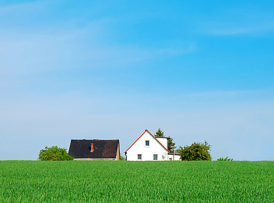 포토 JPG 해외이미지 구름 밭 농업 가족 자연 하늘 날씨 주택 풍경 사람없음 야외 건물 초록색 여름 파란색 태양 농장 농경지 마을 맑음 수확 성장 시골 땅 내추럴 밭일 진짜 해외202004 해외포토 자연요소 건축물 계절 산업 컬러 관계 생태계 파일형식 이미지허브