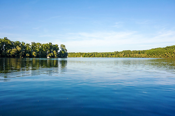 포토 JPG 해외이미지 나무 식물 구름 계절 호수 여행 자연 하늘 휴가 풍경 사람없음 야외 목재 초록색 물 여름 파란색 강 햇빛 환경 고요 활발 자유 시골 저수지 연못 신선 숲 땅 장면 생태학 해외202004 해외포토 자연요소 교육 컬러 컨셉 재료 태양 생태계 파일형식 이미지허브