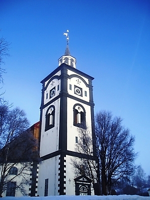 포토 JPG 해외이미지 나무 겨울 하늘 사람없음 파란색 교회 탑 흰색 첨탑 해외202004 해외포토 식물 건축물 계절 컬러 종교건축 건물 파일형식 이미지허브