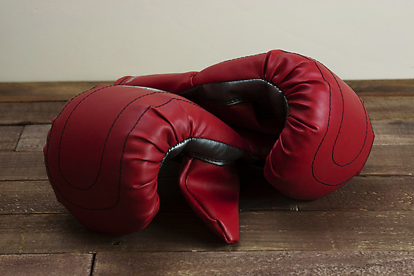 포토 JPG 해외이미지 벽 스포츠 장갑 백그라운드 컨셉 다이어트 건강 사람없음 빨간색 상자 운동 경쟁 권투 장비 흰색 반지 쌍 보호 가죽 오브젝트 싸움 해외202004 해외포토 잡화 컬러 장신구 모션 격투기 파일형식 이미지허브