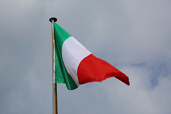 포토 JPG 해외이미지 구름 디자인 배너 유럽 물결 파도 여행 백그라운드 컨셉 하늘 바람 사람없음 빨간색 초록색 파란색 이탈리아 유로 흰색 깃발 직물 로마 지중해 심볼 사인 질감 봉 애국심 공화국 밀라노 삼색 유럽연합 전국 해외202004 해외포토 자연요소 나라 바다 컬러 돈 날씨 파일형식 이미지허브