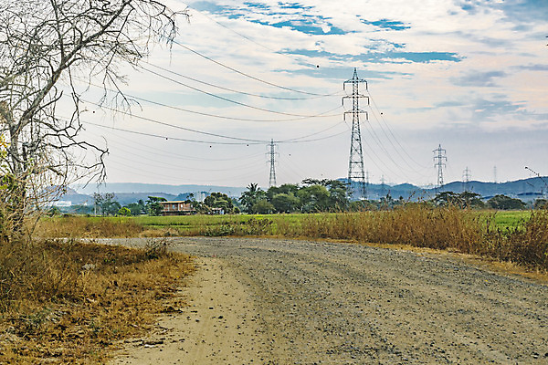 포토 JPG 해외이미지 구름 계절 도로 길 백그라운드 자연 하늘 안테나 풍경 사람없음 야외 환경 시골 먼지 장면 에콰도르 내추럴 해외202004 해외포토 자연요소 통신 교통시설 남아메리카 생태계 파일형식 이미지허브