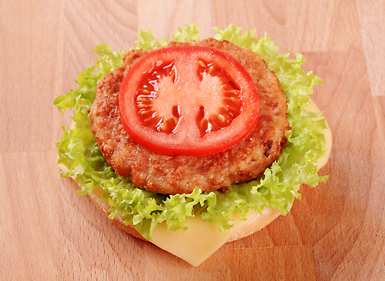 포토 JPG 해외이미지 1 토마토 치즈 패스트푸드 샌드위치 육류 사람없음 식사 소고기 햄버거 정크푸드 상추 머리위 테이크아웃 패티 점심식사 번 치즈버거 해외202004 해외포토 음식 빵 채소 식재료 유제품 인스턴트 파일형식 이미지허브