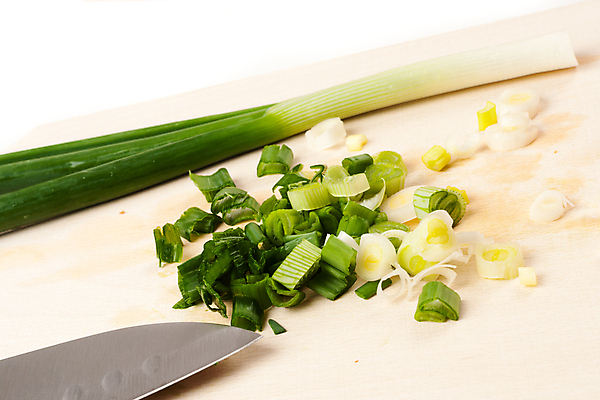 포토 JPG 해외이미지 식물 음식 채소 양파 주택 건강 요리 사람없음 목재 초록색 주방 장비 시골 신선 업무 칼 자르기 먹기 싱글 유기농 후추 내추럴 철강 해외202004 해외포토 나무 웰빙 컬러 재료 모션 건물 작업 향신료 파일형식 이미지허브