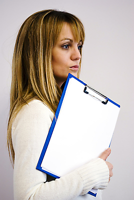 포토 JPG 해외이미지 백인 직업 응시 여자 얼굴 비즈니스 텍스트 탁자 성공 대화 한명 사람 앉기 정장 금융 스마트폰 컴퓨터 사무실 펜 기쁨 거래 기록 업무 작업 비즈니스우먼 자신감 집중 계약 사인 문서 결재 서명 정중 해외202004 해외포토 서양인 1 시선 옷 감정 가구 컨셉 모션 말하기 신체부위 경제 전자제품 핸드폰 스마트기기 필기구 직장인 파일형식 이미지허브