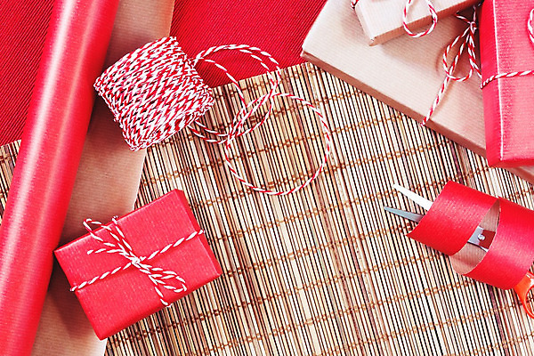 포토 JPG 해외이미지 전통 디자인 행복 리본 종이 백그라운드 크리스마스 휴가 새로움 주택 발렌타인데이 선물 사람없음 목재 장식 빨간색 선물상자 상자 컬러풀 우주 축제 놀람 수확 덮개 축하 인사 생일 정상 12월 연도 활 복고 머리위 팩 패키지 노끈 포장소품 핸드메이드 카피스페이스 해외202004 해외포토 나무 기념일 감정 줄 컬러 컨셉 농업 재료 포장 데이이벤트 표정 건물 화장품 공백 뚜껑 예절 날짜 오브젝트 포장재료 파일형식 이미지허브