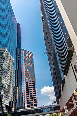 포토 JPG 해외이미지 도로 비즈니스 사람없음 건물 금융 도시풍경 사무실 고층빌딩 미국 도시 고속도로 도심 큼 지역 북쪽 대도시 스카이라인 랜드마크 해외202004 해외포토 건축물 길 북아메리카 교통시설 풍경 빌딩 경제 크기 방향 파일형식 이미지허브
