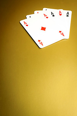 포토 JPG 해외이미지 손 돈 놀이 탁자 성공 정장 사람없음 초록색 쌓기 경쟁 게임 잡기 우승 최고 신용카드 행운 재산 황금 도박 위험 카지노 클럽 기회 포커 곤봉 라스베가스 승자 에이스 텍사스 펠트 플레이어 해외202004 해외포토 옷 스포츠용품 컬러 가구 컨셉 모션 신체부위 금융 미국 트럼프 파일형식 천_직물 이미지허브