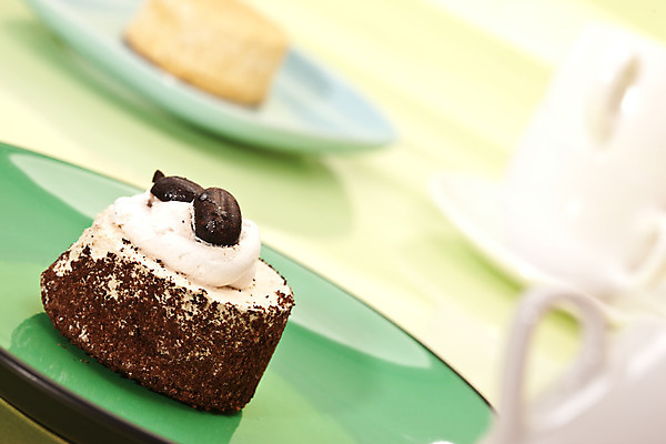 포토 JPG 해외이미지 커피 음식 디저트 콩 사람없음 장식 초록색 케이크 초콜릿 달콤 크림 페스츄리 해외202004 해외포토 음료 빵 컬러 곡류 맛 파일형식 이미지허브