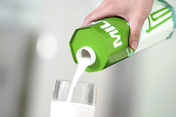 포토 JPG 해외이미지 음료 사람없음 초록색 머그컵 항아리 그물 투명 액체 소 붓기 몸무게 팩 해외202004 해외포토 컬러 포유류 모션 컵 화장품 도자기 파일형식 이미지허브