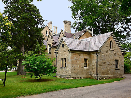 포토 JPG 해외이미지 나무 디자인 외관 공원 건축양식 창문 풍경 사람없음 야외 건물 정원 골동품 바위 역사 재산 우아함 큼 대학교 솜씨 옛날 진짜 해외202004 해외포토 식물 건축물 공공시설 건축 컨셉 학교 금융 돌_바위 크기 파일형식 이미지허브