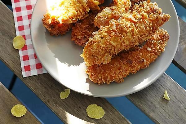 포토 JPG 해외이미지 접시 음식 조각 고추 탁자 육류 사람없음 식사 저녁식사 치킨 튀김 신선 뜨거움 황금 달콤 애피타이저 굽기 속도 매움 냅킨 내추럴 점심식사 부스러기 해외202004 해외포토 식기 가구 채소 식재료 맛 구이 닭고기요리 파일형식 이미지허브