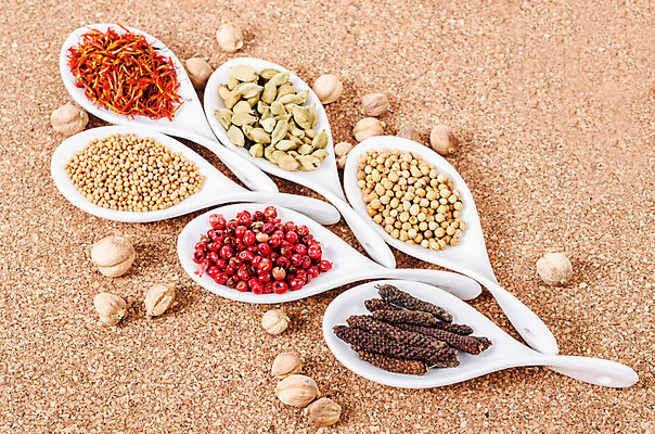 포토 JPG 해외이미지 전통 꽃 분홍색 재료 파프리카 건조 요리 씨앗 동양인 사람없음 빨간색 초록색 세트 컬러풀 노란색 숟가락 검은색 흰색 양념 조미료 가루 인도인 수집 머스터드 허브 후추 카레 시나몬 신발장 해외202004 해외포토 외국인 식물 음식 컬러 채소 수저 인종 소스_음식 향신료 향미료 파일형식 이미지허브