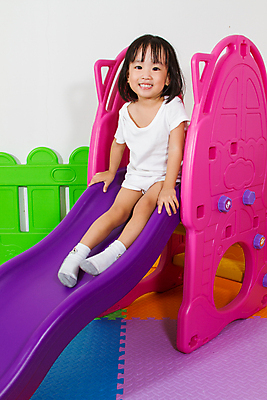 포토 JPG 해외이미지 라이프스타일 응시 여자 행복 어린이 포즈 장난 놀이 실내 한명 미소 안전 사람 동양인 컬러풀 중국 유치원 놀이방 기쁨 자유 게임 표현 미끄러짐 미끄럼틀 놀이터 작음 흥분 긍정 결백 천진난만 혼자 해외202004 해외포토 1 시선 교육 감정 아시아 컬러 컨셉 모션 표정 인종 내부 생활 놀이기구 크기 파일형식 이미지허브