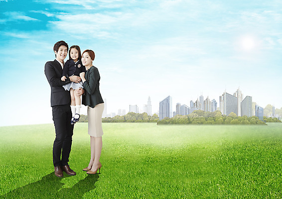 전신 PSD 구름 편집 편집이미지 여자 남자 딸 어린이 가족 안기 하늘 엄마 서기 웃음 빌딩 잔디 성인 세명 30대 한국인 아빠 이미지편집 자연요소 식물 관계 모션 표정 사람 동양인 건물 장년 파일형식