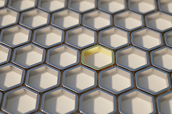 JPG 편집이미지 백그라운드 패턴 사람없음 3D 패턴백그라운드 금색 은색 입체 디지털합성 육각형 벌집무늬 벌집문양 디지털아트 허니콤 헥사곤 편집3D 모양 도형 문양 컬러 무늬 파일형식